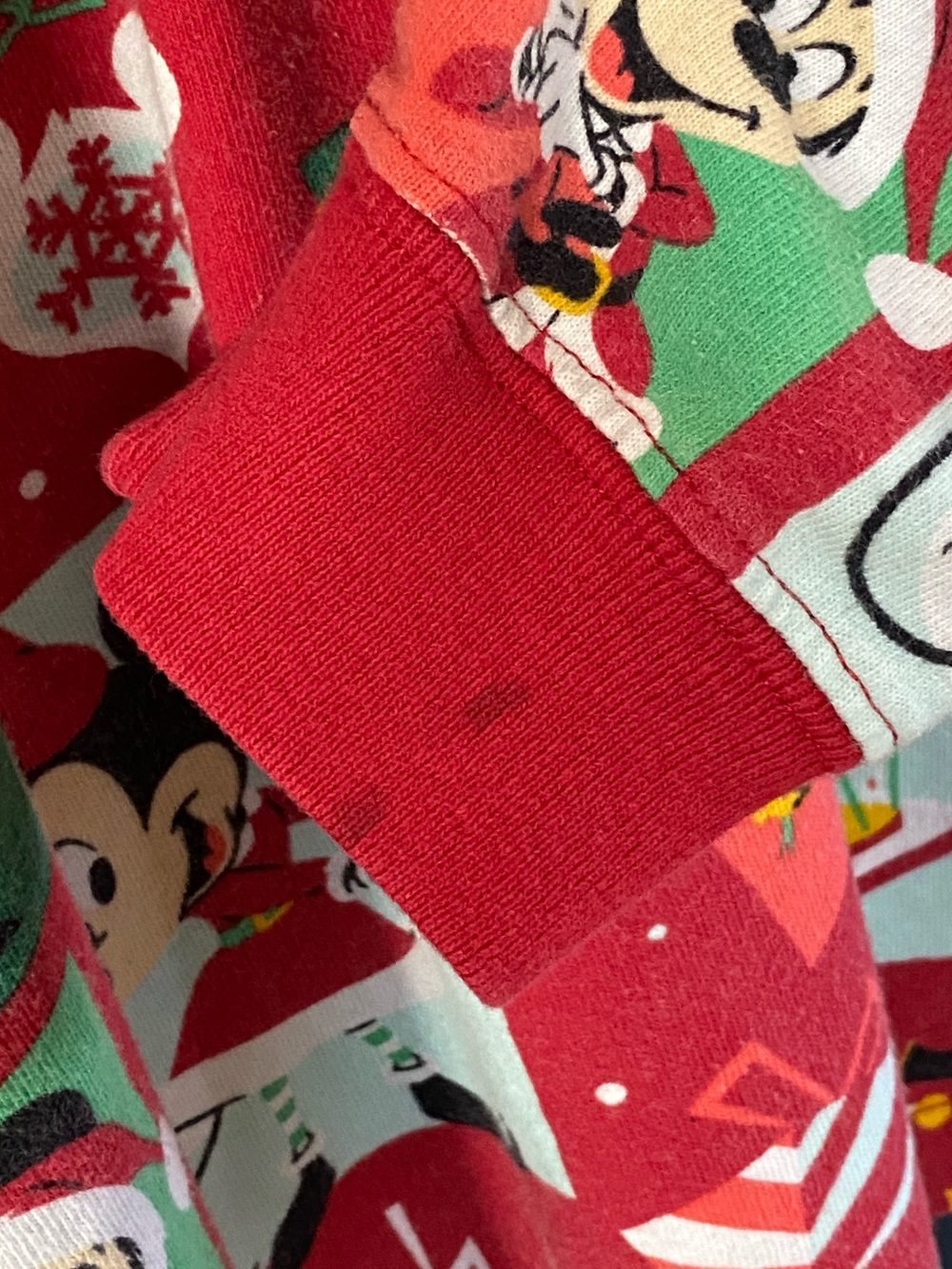 Disney Christmas Spirit Jersey L Mickey Minnie Pluto Holiday Parks Red - Picture 2 of 8